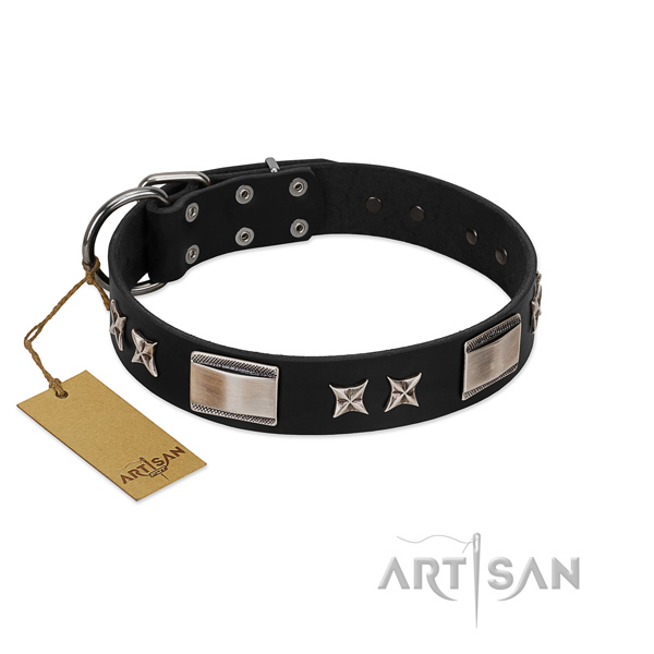 Easy adjustable dog collar of genuine leather